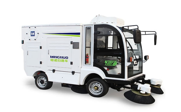 灵台四轮扫路车MN-S1800配备240L标准垃圾桶